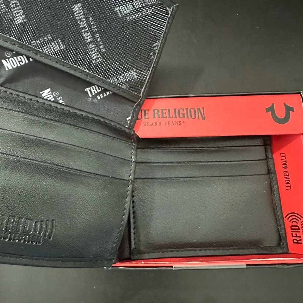 🆕True Religion Bifold Leather Wallet
